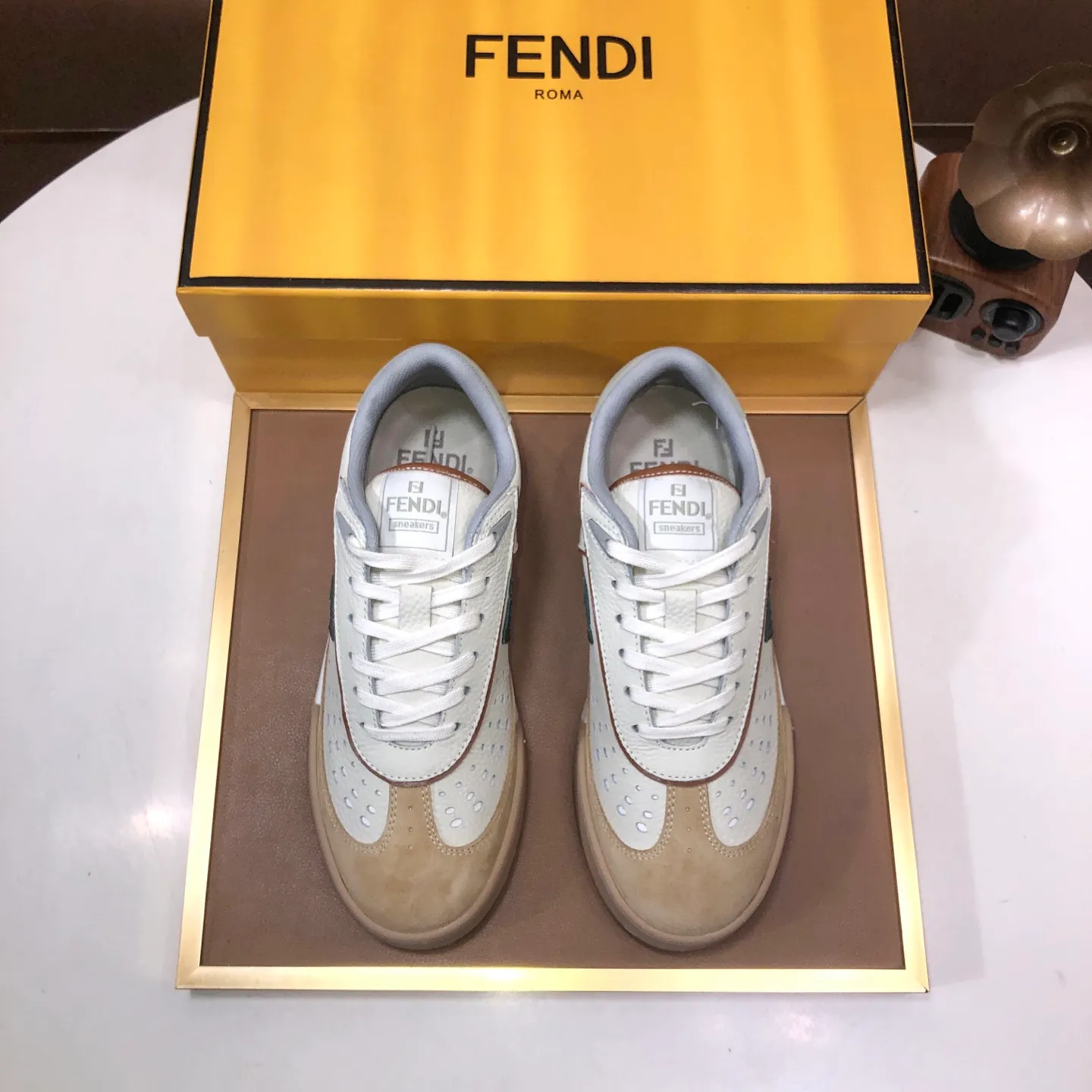 Men's men's shoes 💰600💰 Fendi 2023 latest couple model 🔥 Many 💑 stars have the same style FD match Original one-to-one replica Designer Kim Jones's first sneaker fendi match and Donkey brand Trainer basketball sneakers Material: Original silk leather Lining: Breathable mesh Packaging: Original 1:1 matching high-end packaging Size: Female 35-40 Male 38-44 (45 46. Custom-made (no return or exchange)
